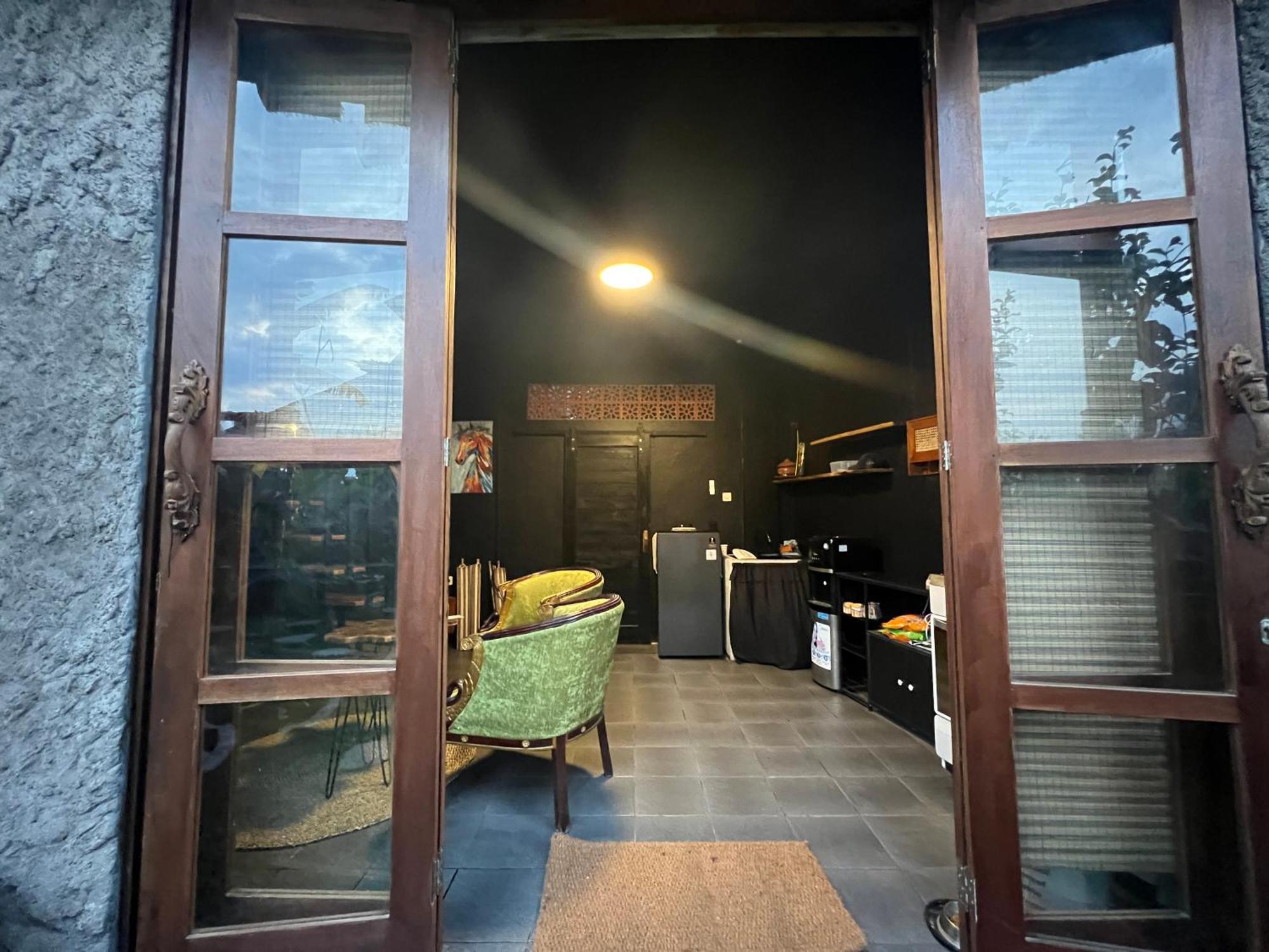 Kubu Black House Apartment