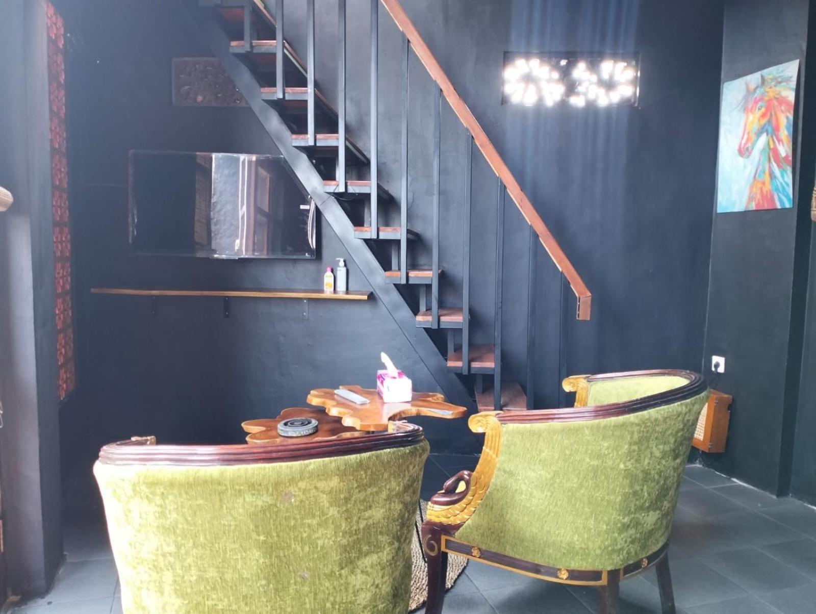 Kubu Black House * Jembrana