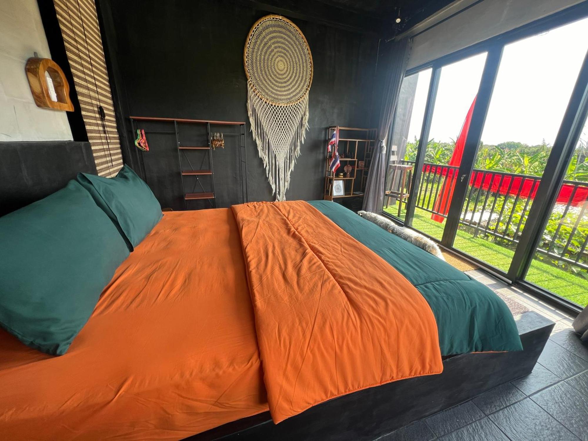 Apartment Kubu Black House Jembrana
